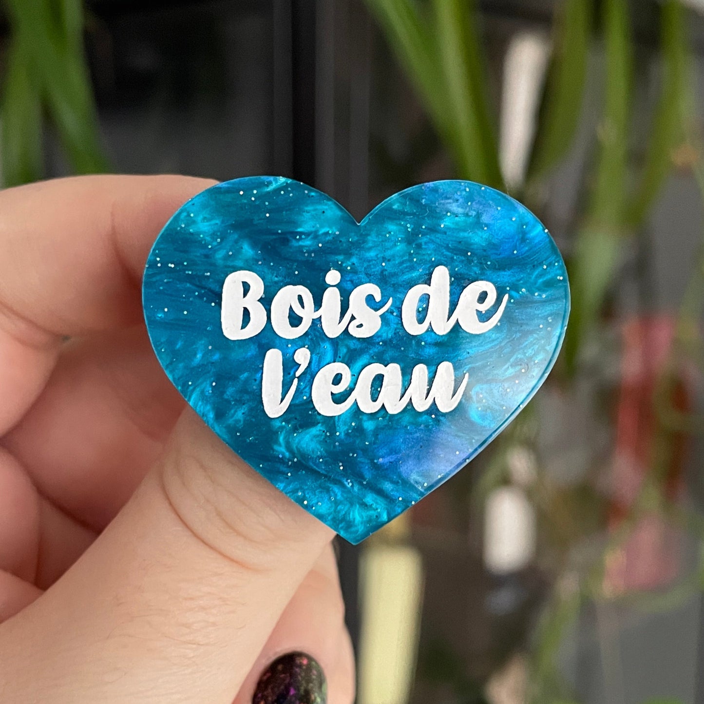 Broche "Bois de l'eau" en acrylique marbrée bleue à paillettes