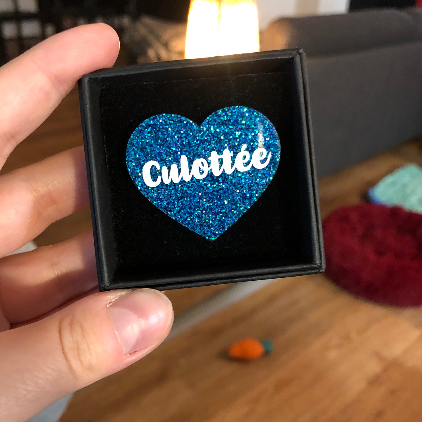 Broches "Contrôle technique" dans les tons bleus