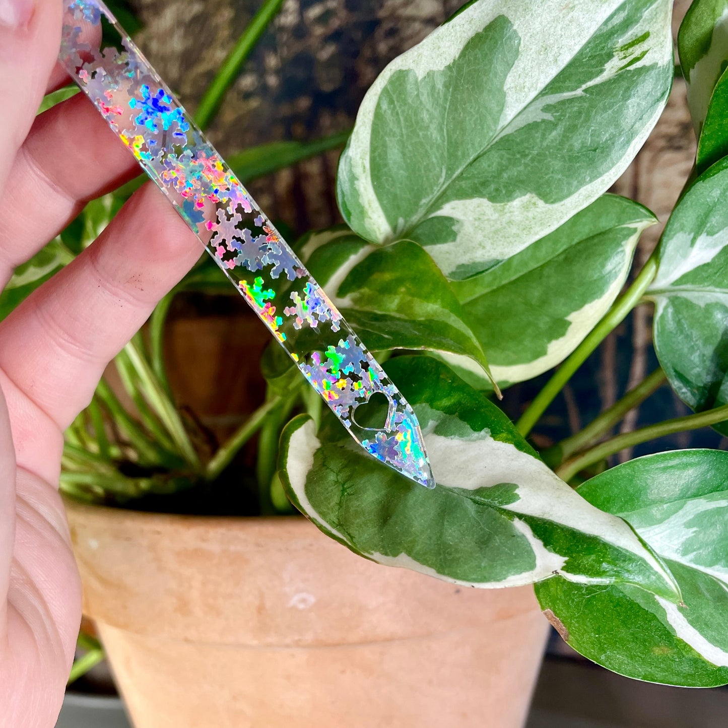 Pic à plante "A fleur de pot" en acrylique transparente avec des flocons holographiques