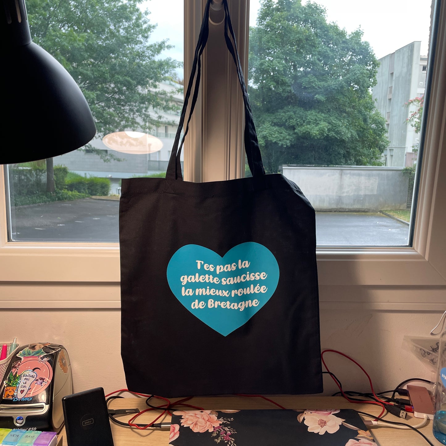 Tote bag en coton noir "T'es pas la galette saucisse la mieux roulée de Bretagne"