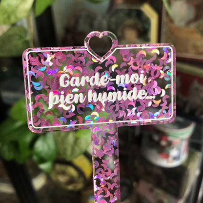 [CONTRÔLE TECHNIQUE] Pic à plante "Garde-moi bien humide" en acrylique transparente à confettis lunes roses iridescentes
