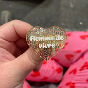 Broche "Flemme de vivre" en acrylique japonaise transparente avec des sequins dorés