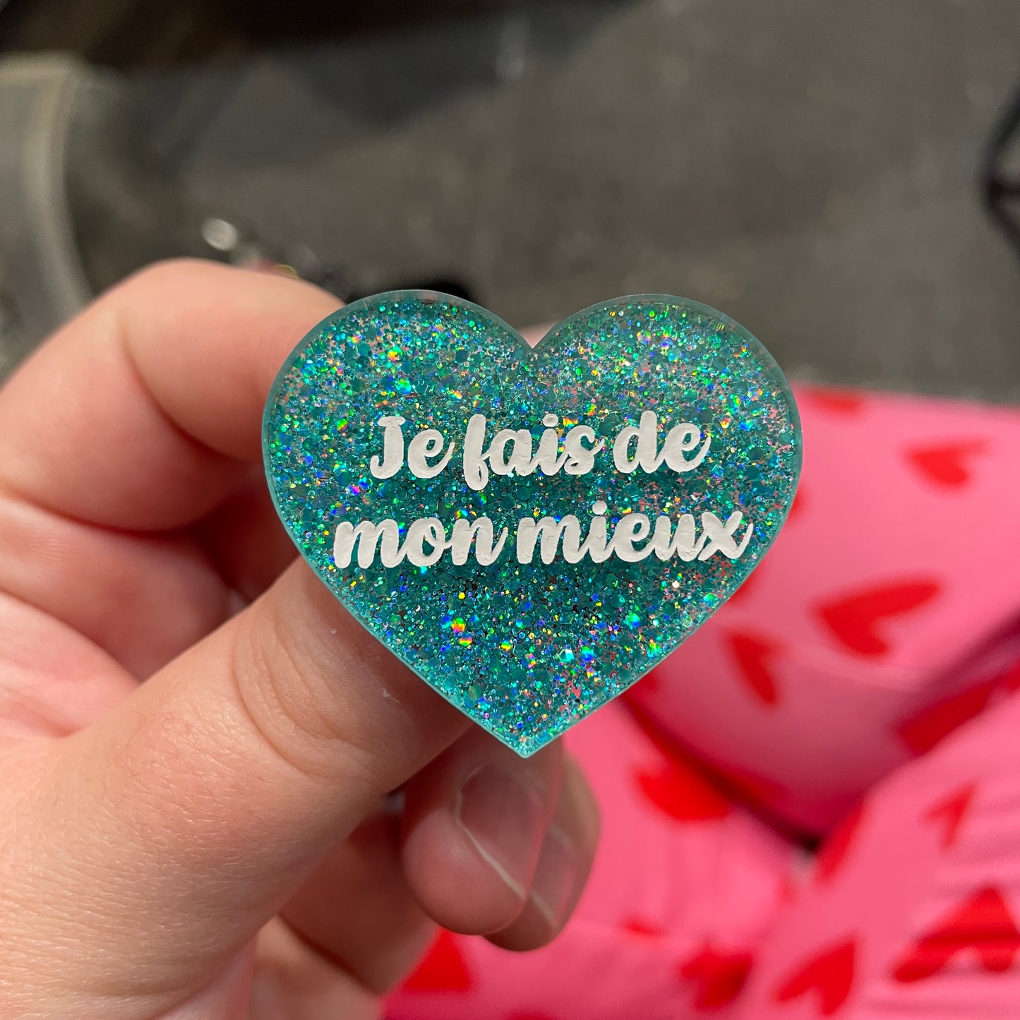 Broche "Je fais de mon mieux" en acrylique à paillettes turquoise