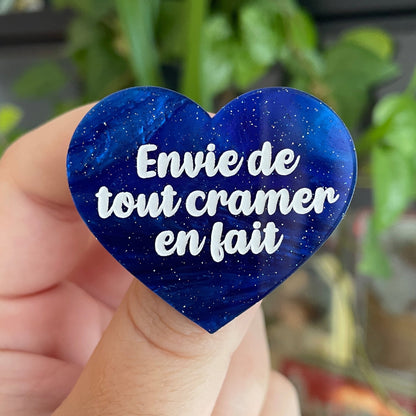 Broche "Envie de tout cramer en fait" en acrylique marbrée bleue à paillettes