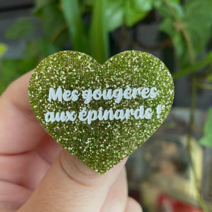Broche "Mes gougères aux épinards !" en acrylique à paillettes vertes