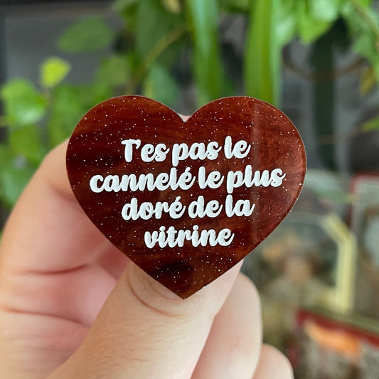 [CONTRÔLE TECHNIQUE] Broche "T'es pas le cannelé le plus doré de la vitrine" en acrylique marbrée marron à paillettes