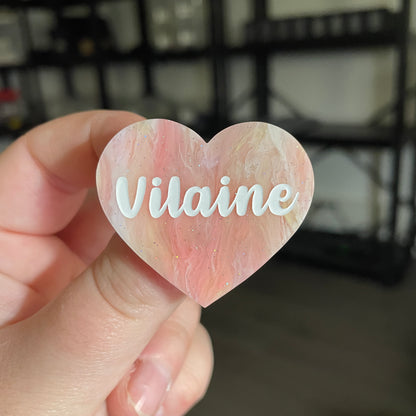 [CONTRÔLE TECHNIQUE] Broche "Vilaine" en acrylique marbrée corail et jaune