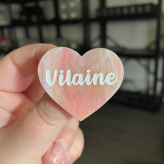 [CONTRÔLE TECHNIQUE] Broche "Vilaine" en acrylique marbrée corail et jaune
