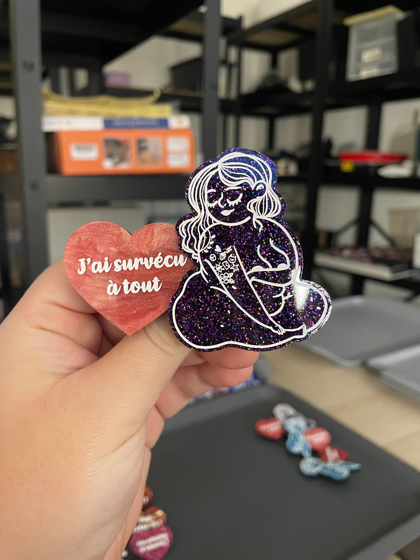 [COLLAB AVEC BIG BOOBS AND LITTLE TOES] Broche petite personne violette