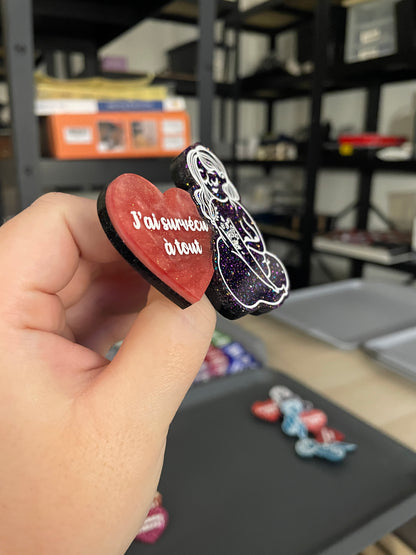 [COLLAB AVEC BIG BOOBS AND LITTLE TOES] Broche petite personne violette