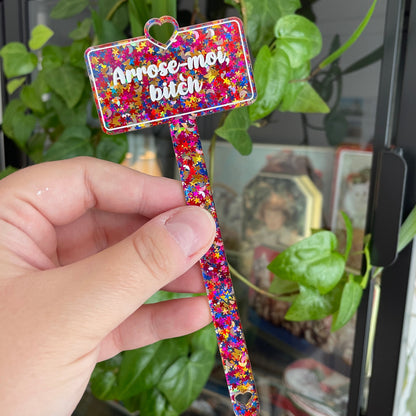 Pic à plante "Arrose-moi, bitch" en acrylique avec des confettis multicolores
