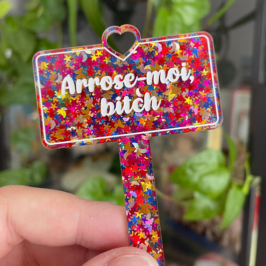 Pic à plante "Arrose-moi, bitch" en acrylique avec des confettis multicolores