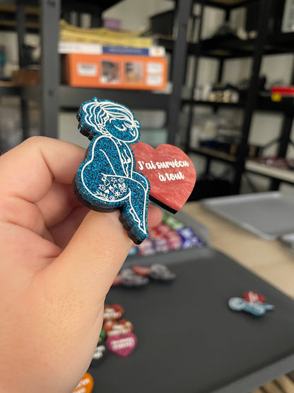 [COLLAB AVEC BIG BOOBS AND LITTLE TOES] Broche petite personne bleue