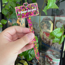 Charger l&#39;image dans la galerie, Pic à plante &quot;A fleur de pot&quot; en acrylique transparente avec pois jaunes et roses