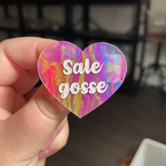 [CONTRÔLE TECHNIQUE] Broche "Sale gosse" en acrylique semi transparente marbrée multicolore