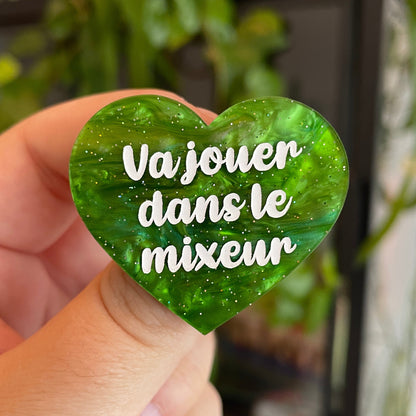 Broche "Va jouer dans le mixeur" en acrylique marbrée verte à paillettes