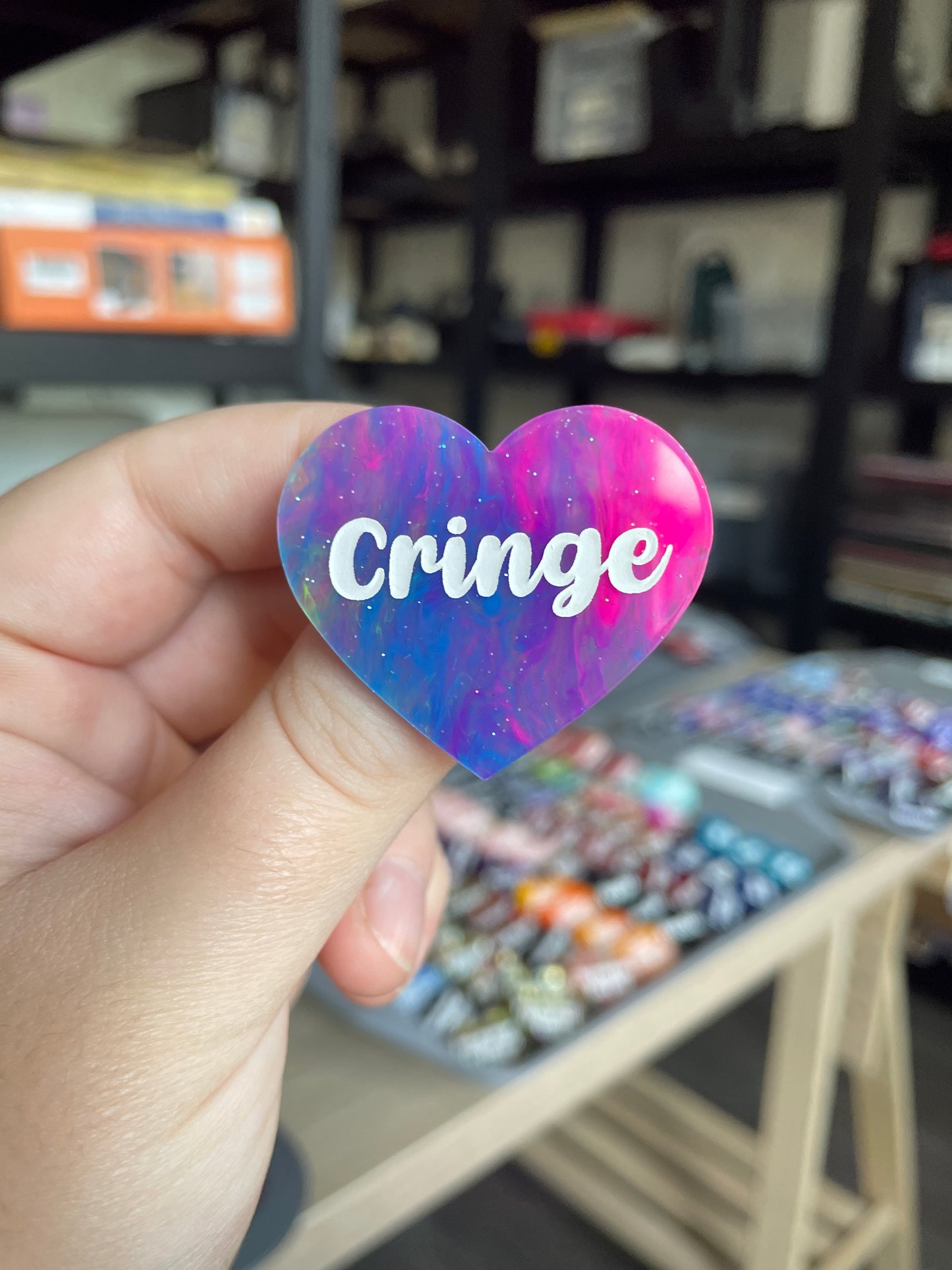 [CONTRÔLE TECHNIQUE] Broche "Cringe" en acrylique marbrée semi-transparente multicolores