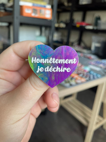 [CONTRÔLE TECHNIQUE] Broche "Honnêtement je déchire" en acrylique marbrée semi-transparente multicolores