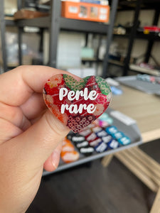 [CONTRÔLE TECHNIQUE] Broche "Perle rare" en acrylique japonaise avec du tissu et des paillettes