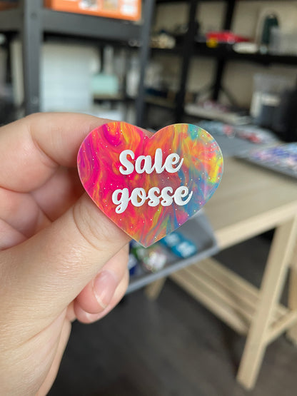 [CONTRÔLE TECHNIQUE] Broche "Sale gosse" en acrylique marbrée semi-transparente multicolores (Copie)