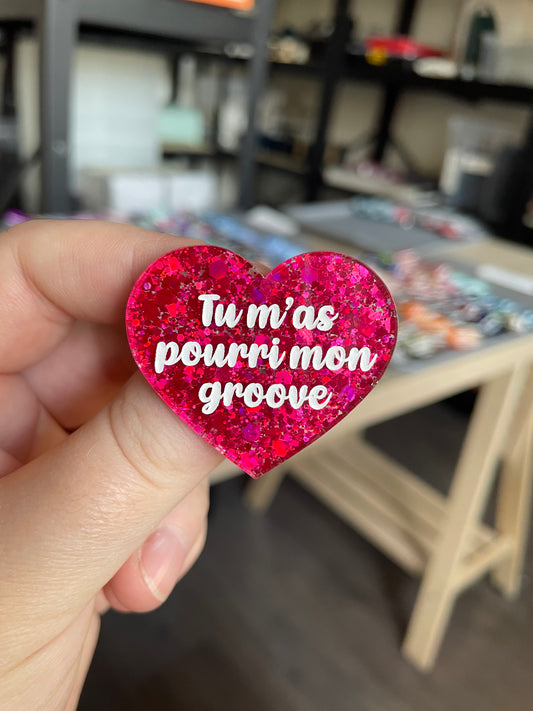 [CONTRÔLE TECHNIQUE] Broche "Tu m'as pourri mon groove" en acrylique à paillettes rouges