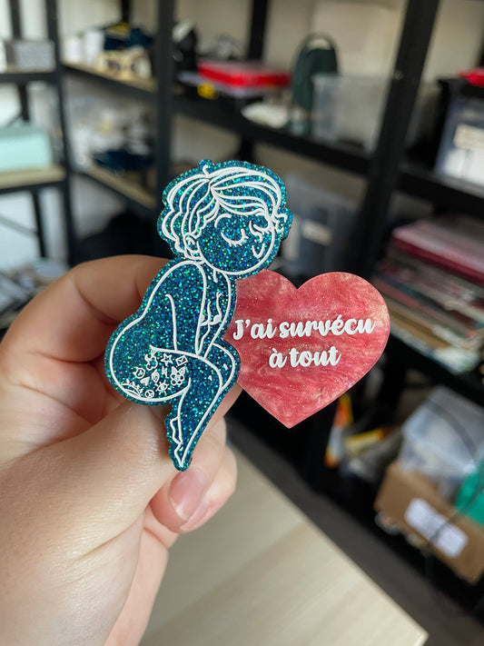 [CONTRÔLE TECHNIQUE] [COLLAB AVEC BIG BOOBS AND LITTLE TOES] Broche petite personne bleue