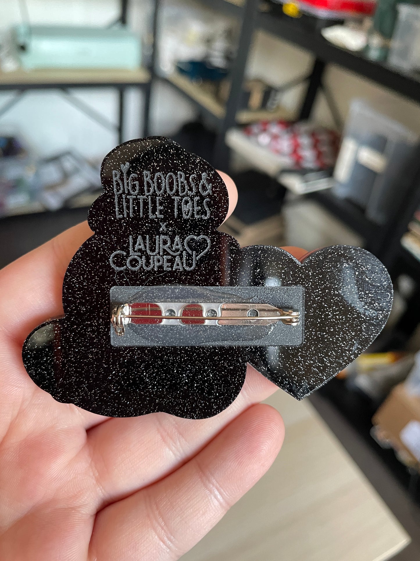 [CONTRÔLE TECHNIQUE] [COLLAB AVEC BIG BOOBS AND LITTLE TOES] Broche petite personne violette