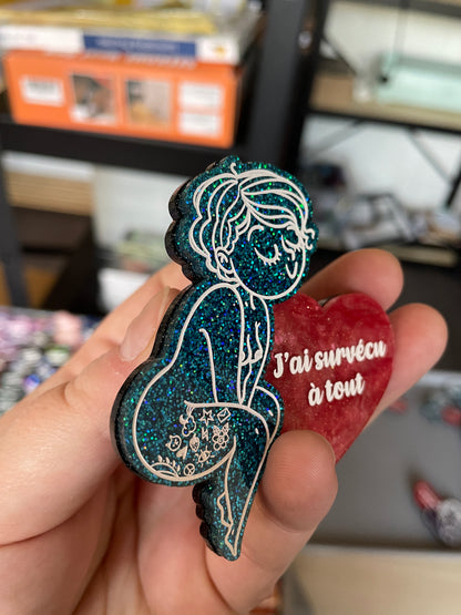 [CONTRÔLE TECHNIQUE] [COLLAB AVEC BIG BOOBS AND LITTLE TOES] Broche petite personne bleue