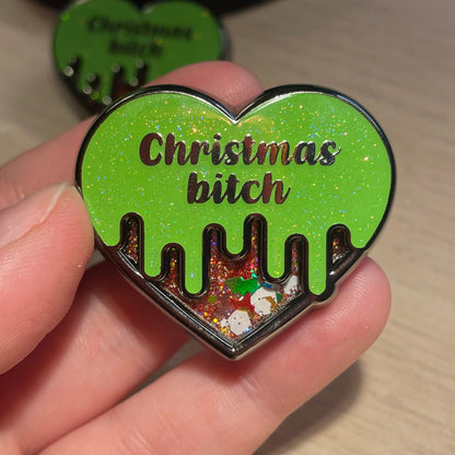 Pin en émail "Christmas bitch" verts à paillettes et paillettes liquides