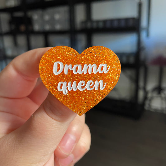 Broche "Drama queen" en acrylique à paillettes oranges