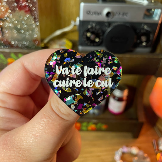 [Contrôle technique] Broche "Va te faire cuire le cul" en acrylique noire avec des éclats de confettis multicolores