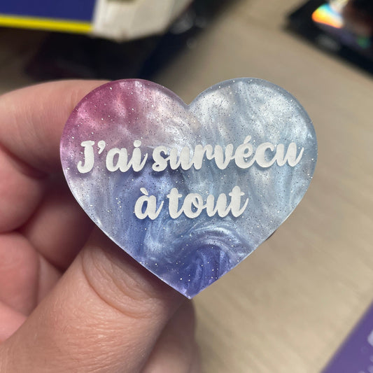 [CONTRÔLE TECHNIQUE] Broche "J'ai survécu à tout" en acrylique marbrée