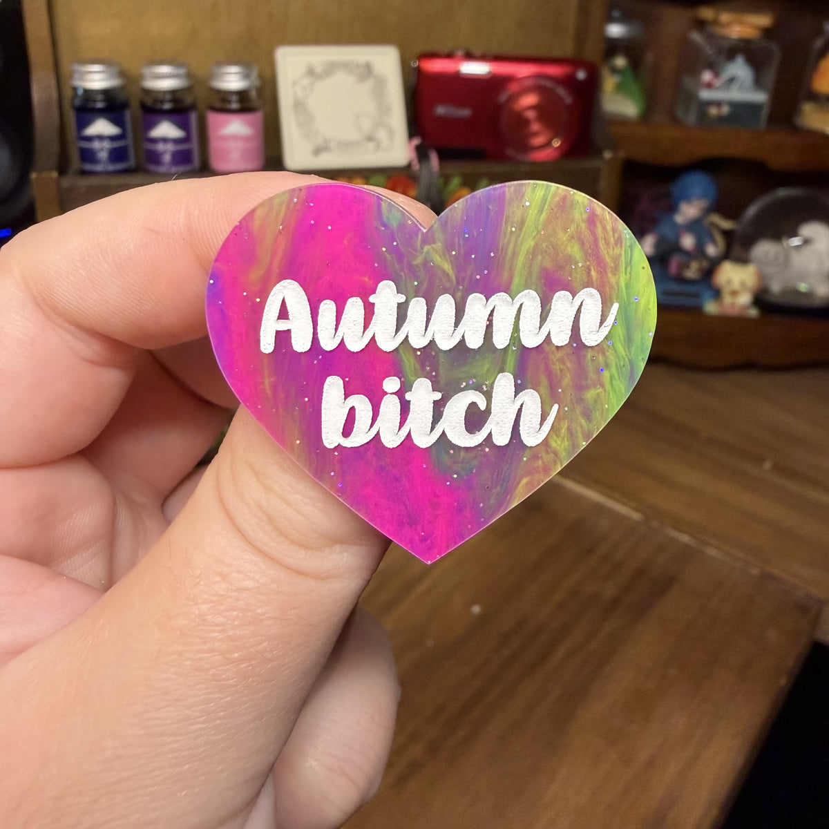Broche "Autumn bitch" en acrylique semi transparente marbrée multicolore