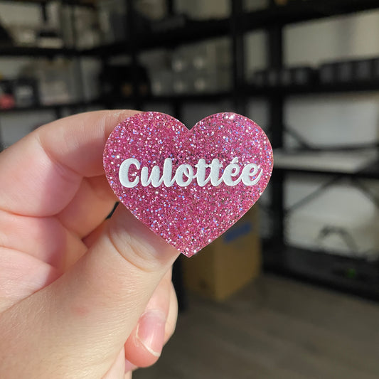 Broche "Culottée" en acrylique à paillettes roses