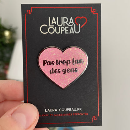 [CONTRÔLE TECHNIQUE] Pin en émail "Pas trop fan des gens" rose à paillettes