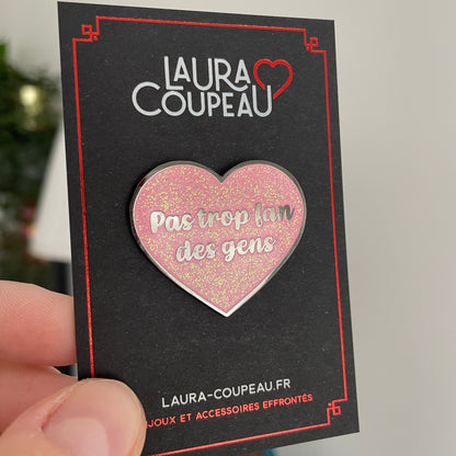 [CONTRÔLE TECHNIQUE] Pin en émail "Pas trop fan des gens" rose à paillettes