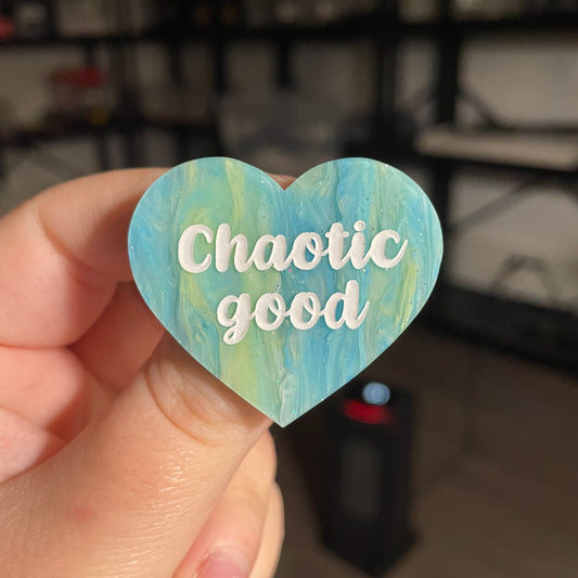 Broche "Chaotic good" en acrylique marbrée bleue et jaune