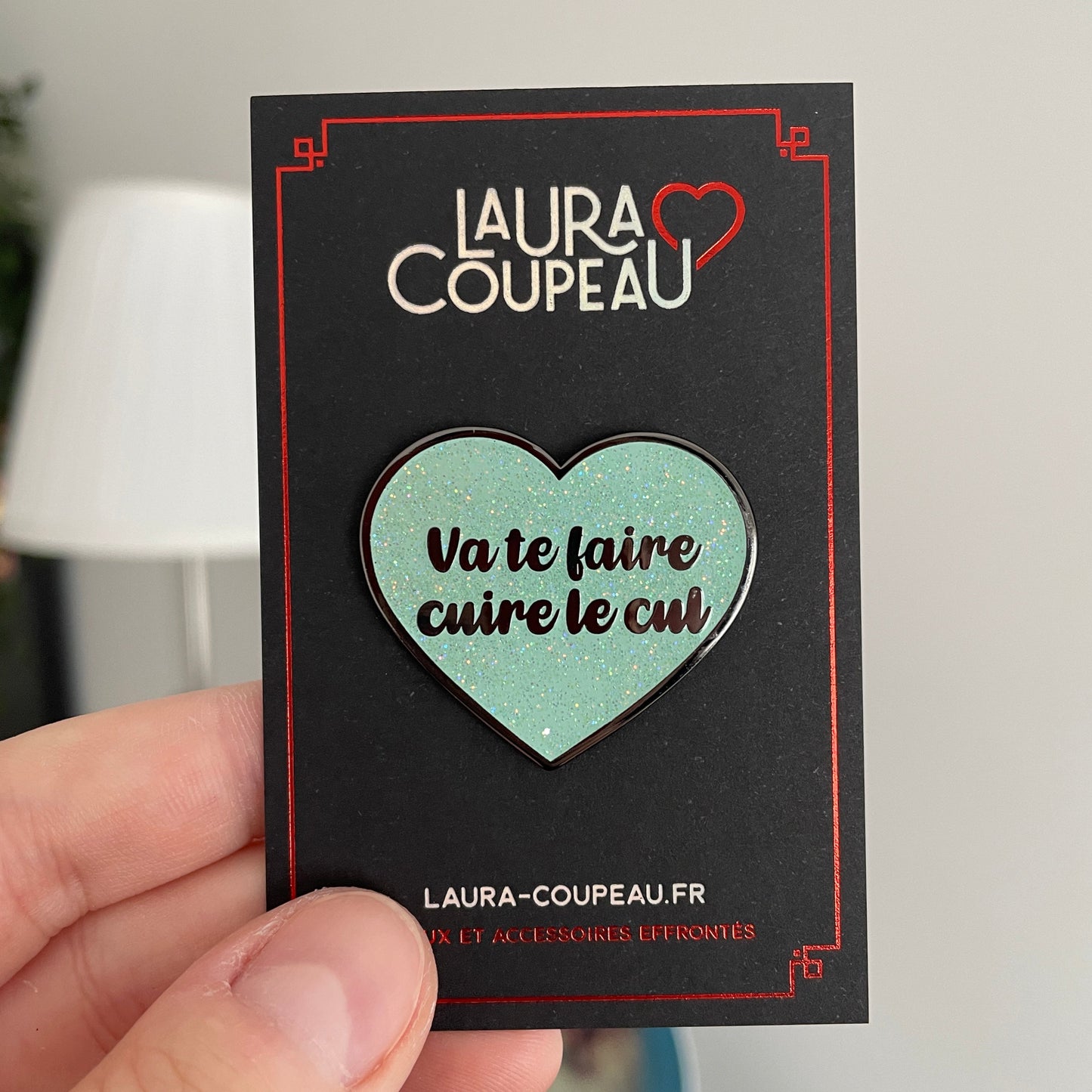 [CONTRÔLE TECHNIQUE] Pin en émail "Va te faire cuire le cul" turquoise à paillettes