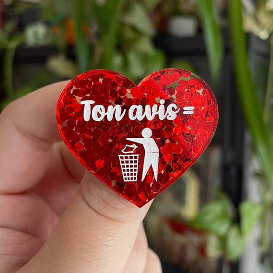 Broche "Ton avis = poubelle" en acrylique semi-transparente avec des confettis rouges
