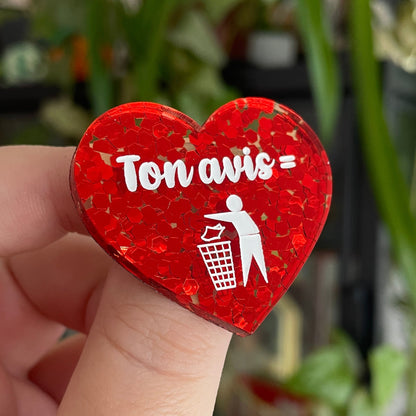 Broche "Ton avis = poubelle" en acrylique semi-transparente avec des confettis rouges