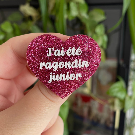 Broche "J'ai été ragondin junior" en acrylique à confettis magenta