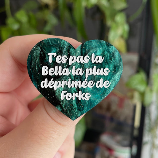 Broche "T'es pas la Bella la plus déprimée de Forks" en acrylique marbrée noire et vert sapin