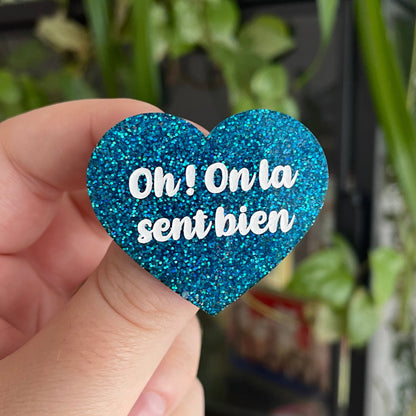 Duo de broches "Sens la puissance" + "Oh ! On la sent bien" en acryliques dans les tons bleus