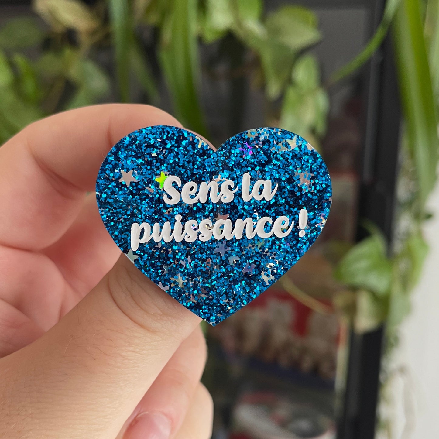 Duo de broches "Sens la puissance" + "Oh ! On la sent bien" en acryliques dans les tons bleus