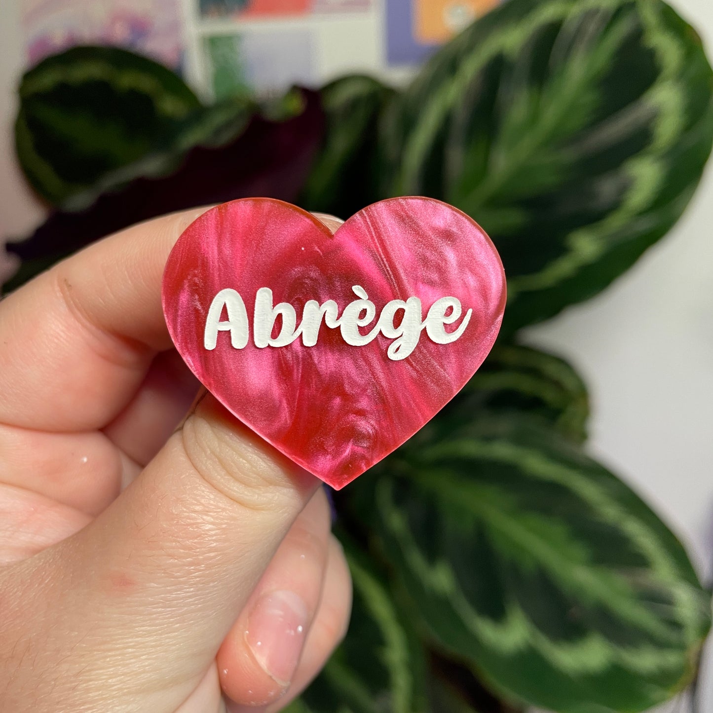 Broche "Abrège" en acrylique marbrée rose