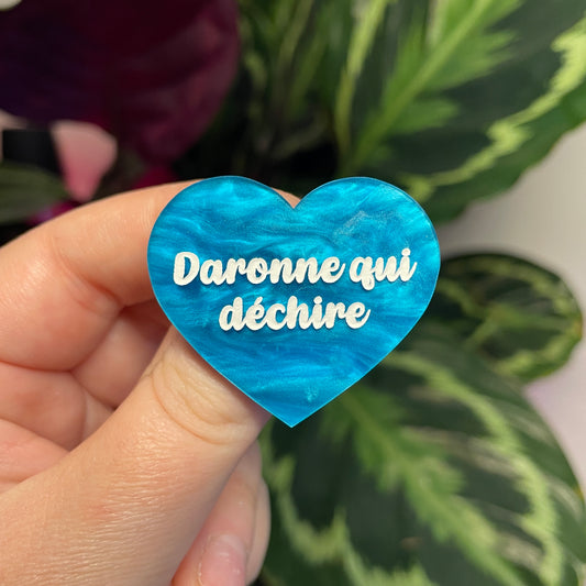 Broche "Daronne qui déchire" en acrylique marbrée bleue