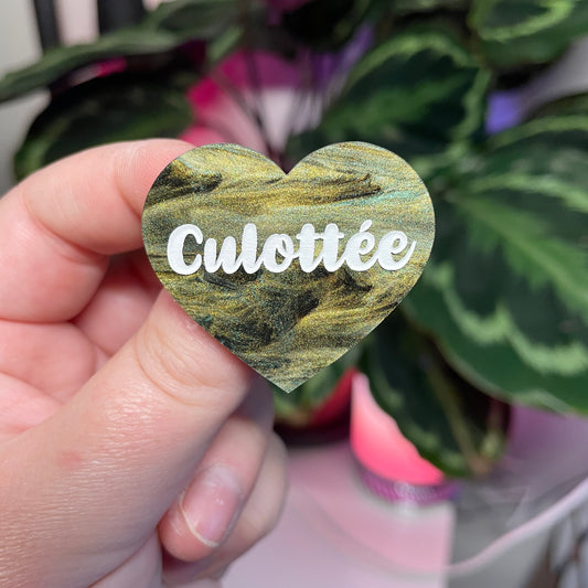 Broche "Culottée" en acrylique marbrée verte, noire et dorée