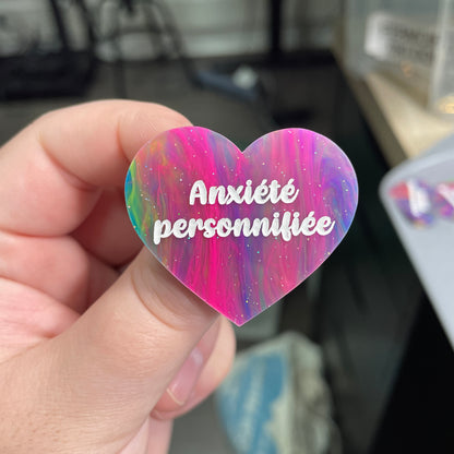 Broche "Anxiété personnifiée" en acrylique semi-transparente marbrée multicolore