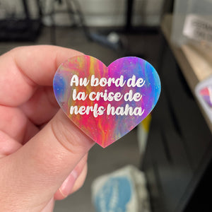 Broche "Au bord de la crise de nerfs" en acrylique semi-transparente marbrée multicolore