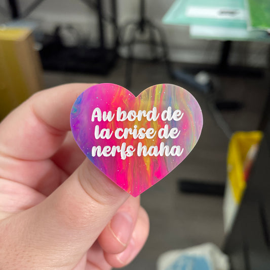 Broche "Au bord de la crise de nerfs" en acrylique semi-transparente marbrée multicolore